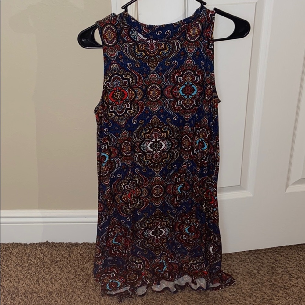 Sleeveless paisley print dress